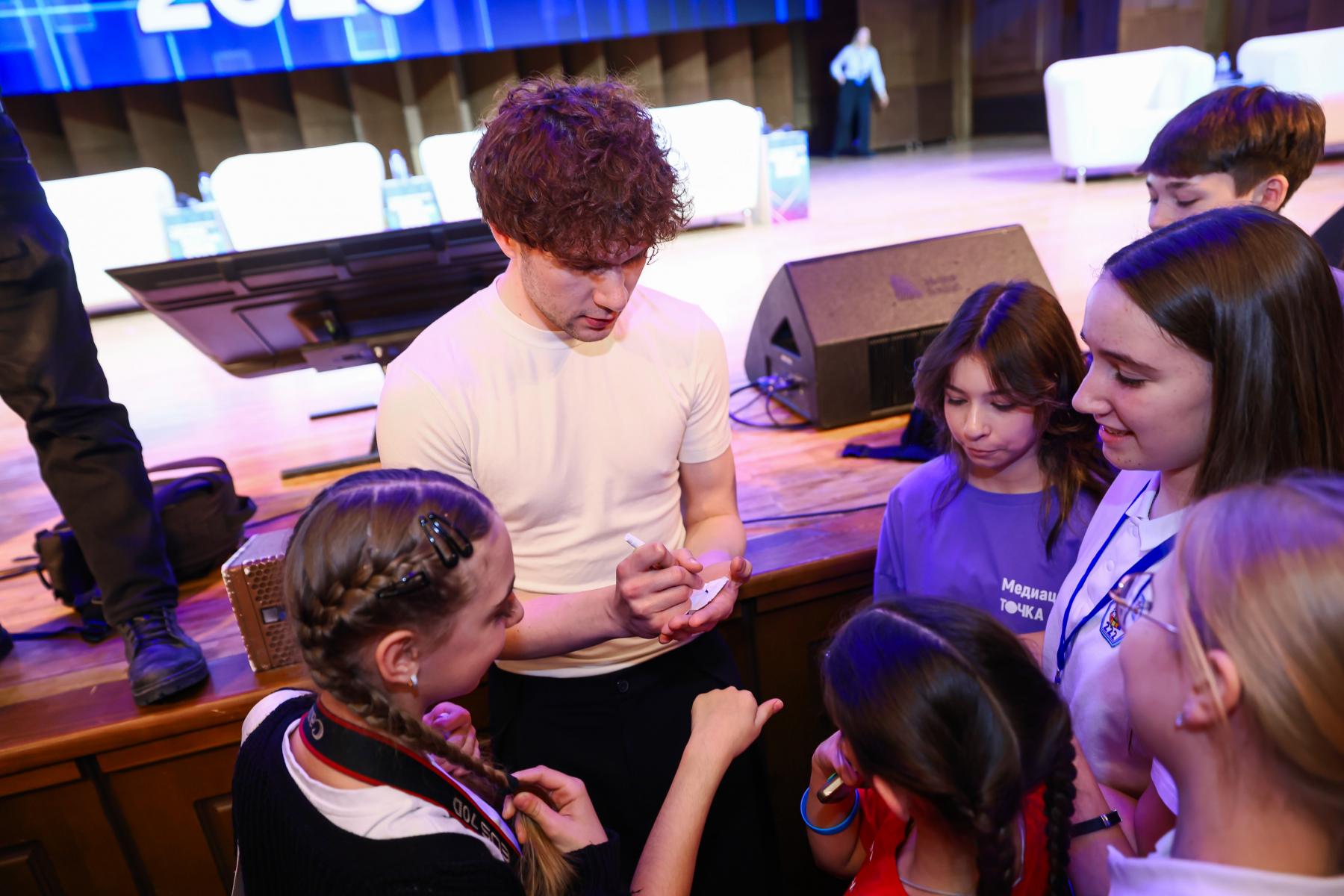 Фото Соловьёв, Савочкин, Никишева: звездные гости собрали на форуме в Новосибирске свыше тысячи человек – 100 ярких кадров 81